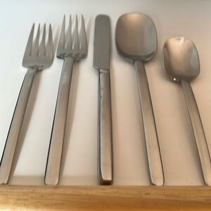 Mikasa Zena Set of 5 Modern Stainless Steel Glossy Table Place Setting